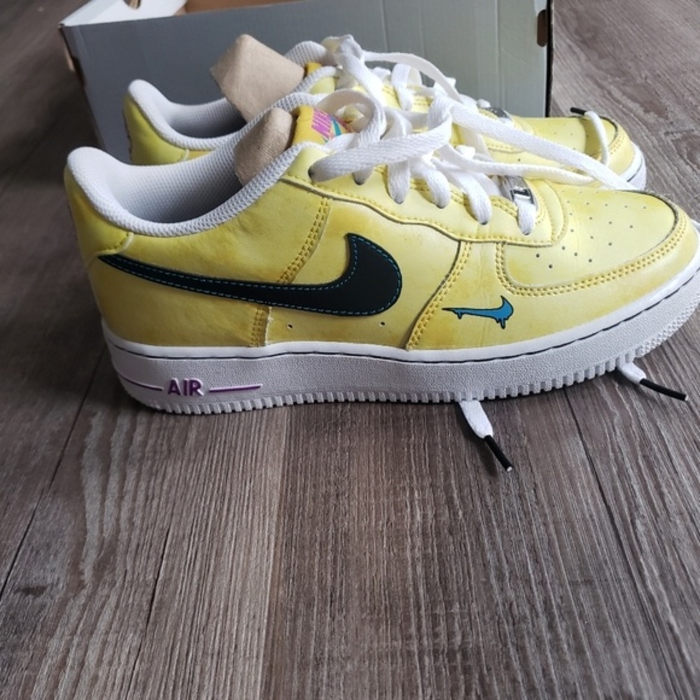 airforce 1 Lv8 1 peace love and basketball youth size 6.5